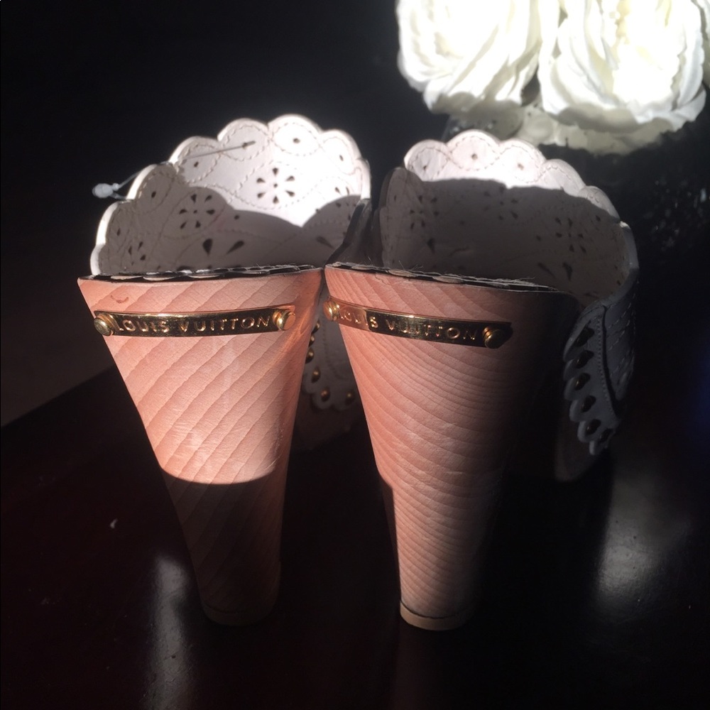 ✨💎LOUIS VUITTON Heels💎✨ - Picture 2 of 9
